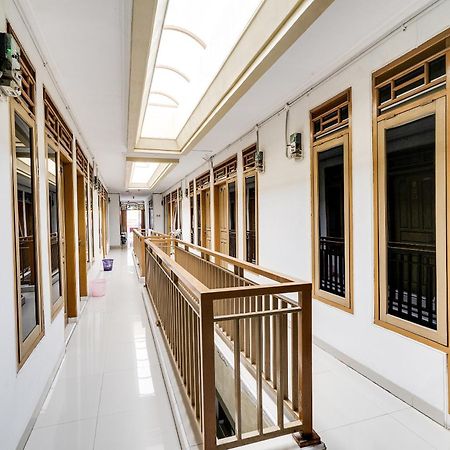 Oyo Life 91994 Sawerigading Jatinangor Syariah Sayang Exterior foto