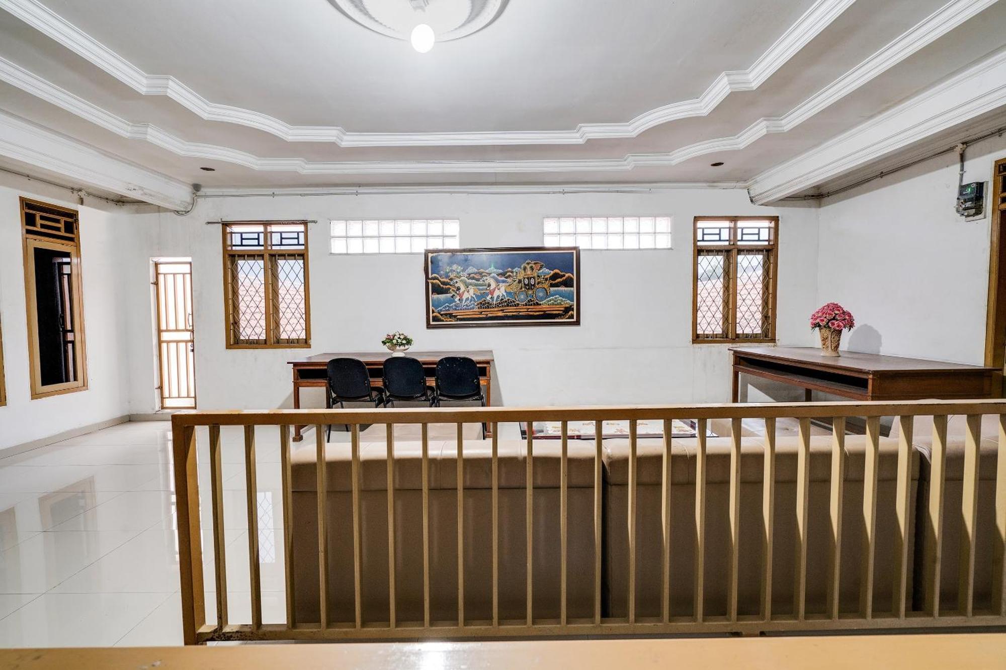 Oyo Life 91994 Sawerigading Jatinangor Syariah Sayang Exterior foto