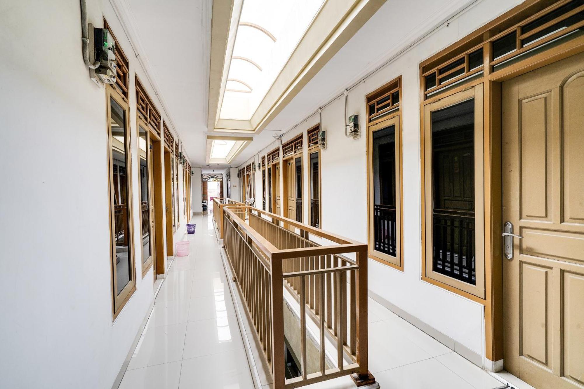 Oyo Life 91994 Sawerigading Jatinangor Syariah Sayang Exterior foto
