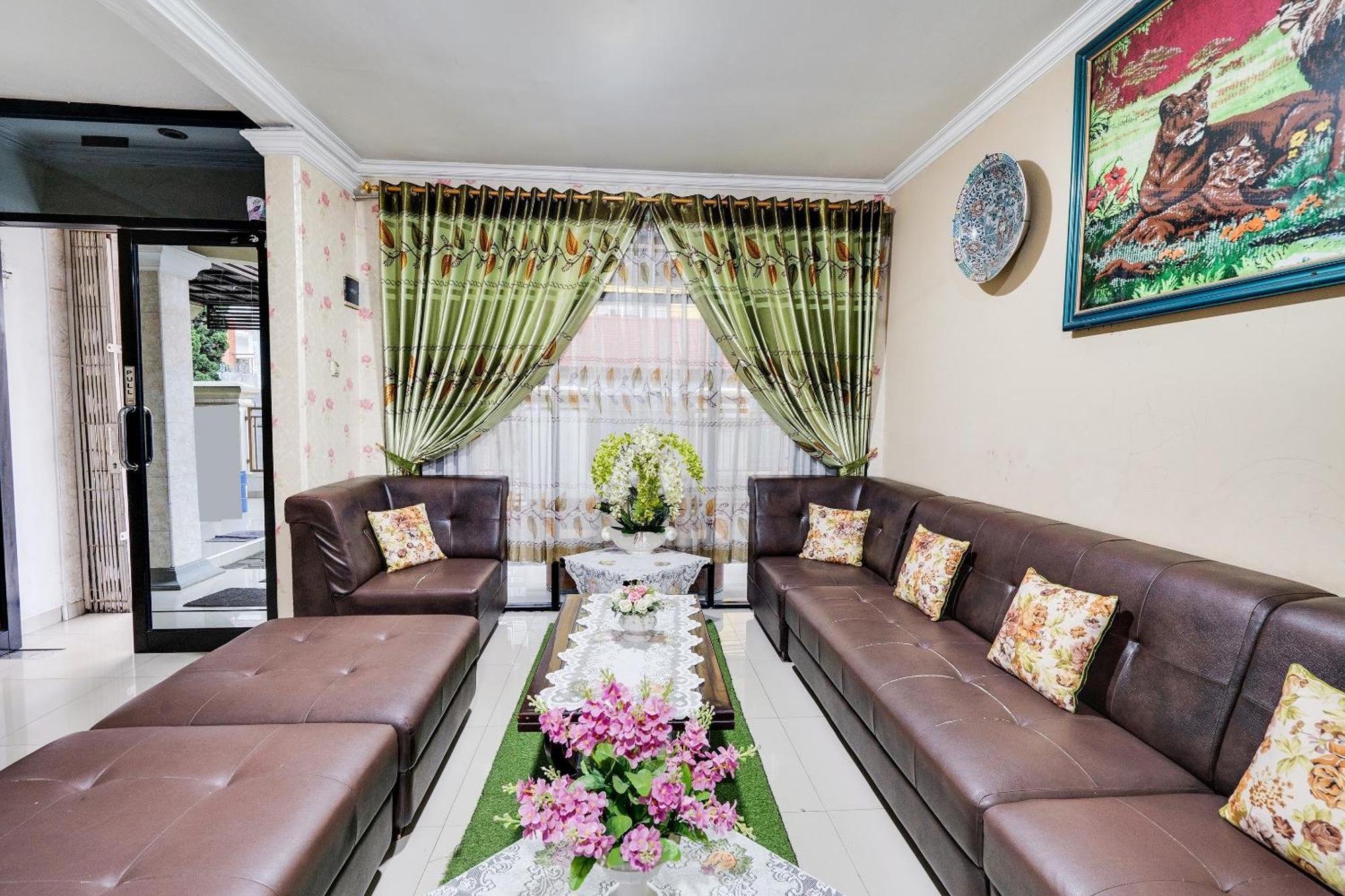 Oyo Life 91994 Sawerigading Jatinangor Syariah Sayang Exterior foto