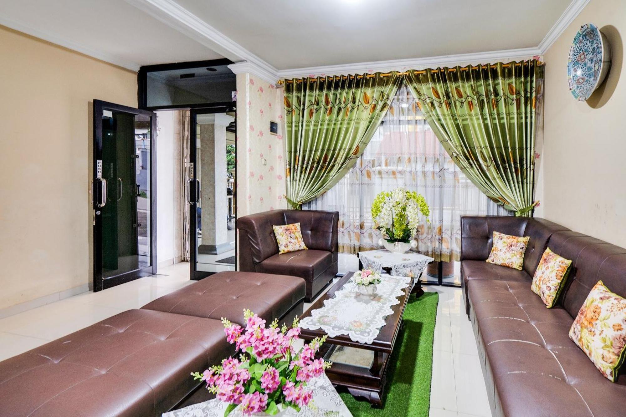 Oyo Life 91994 Sawerigading Jatinangor Syariah Sayang Exterior foto